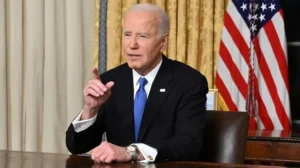 Biden Alerta Sobre Desinformação e Poder Tecnológico